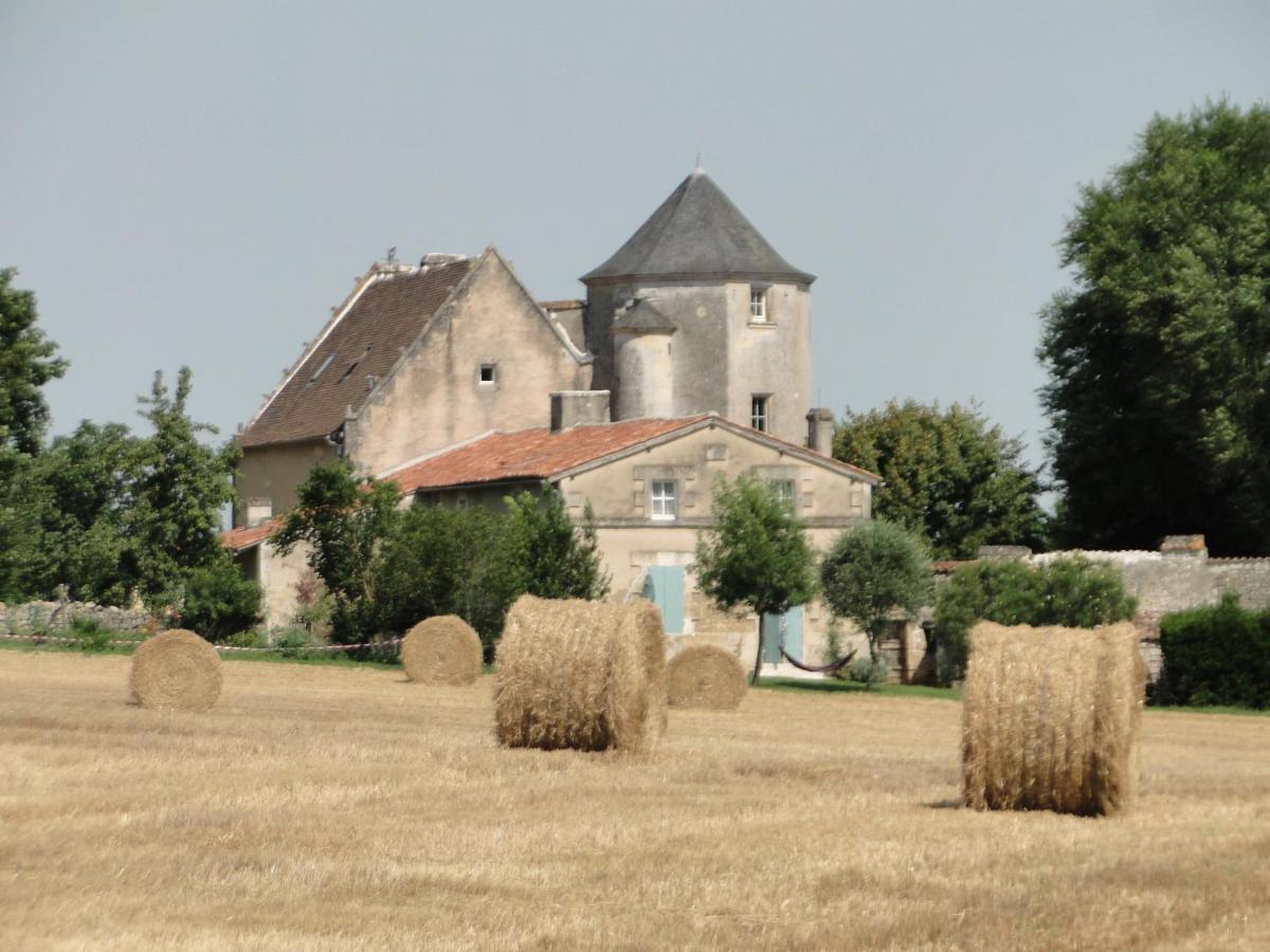 Gite Du Chateau De Pernan Avy Exterior foto