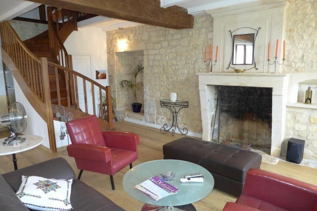Gite Du Chateau De Pernan Avy Exterior foto