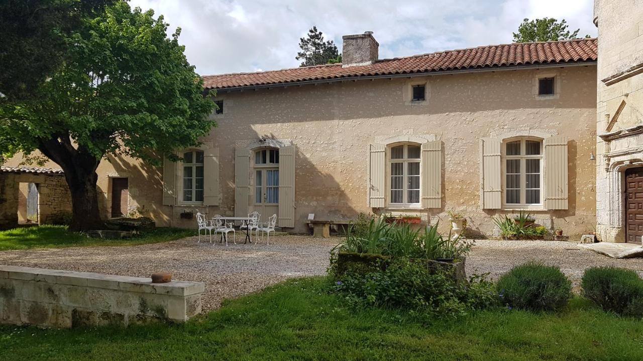 Gite Du Chateau De Pernan Avy Exterior foto